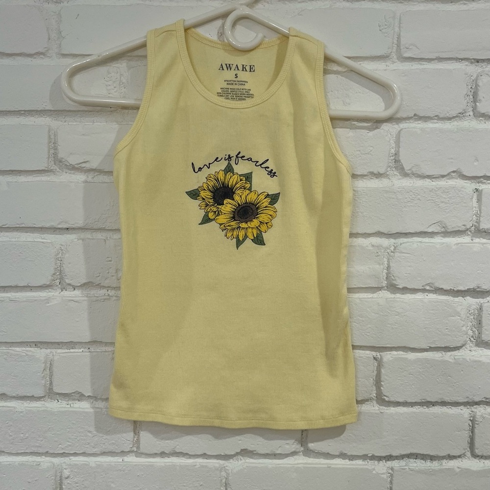 Summer thank top with sunflower design, material very light and comfortable